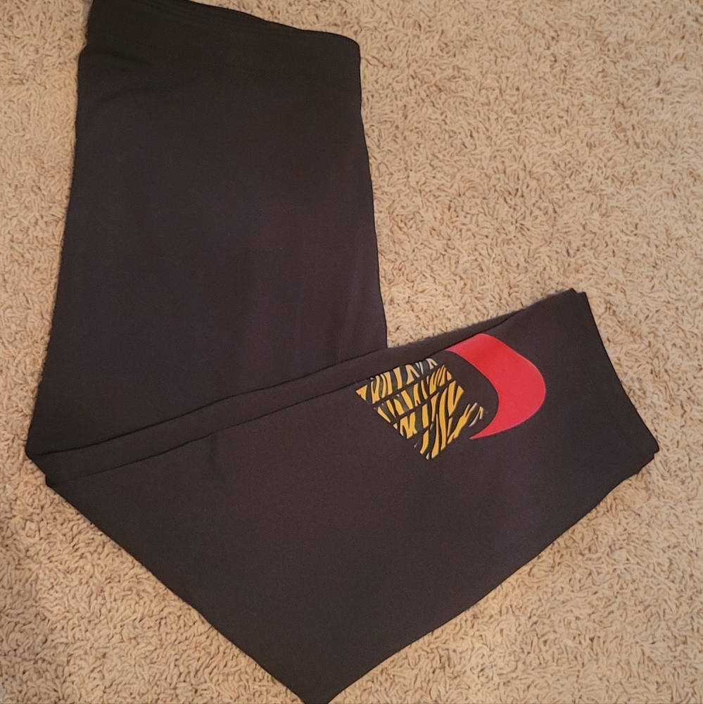 Nike Tight Fit Crop Length Leggings